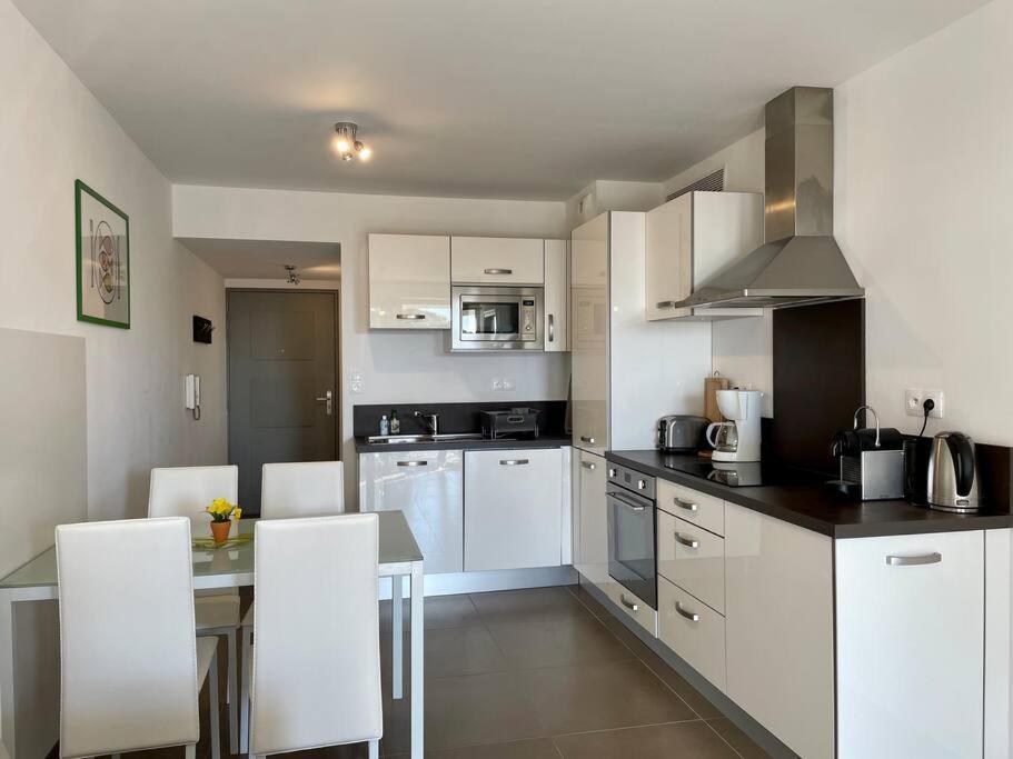 17 - Appartement Neuf, Parking Terrasse Et Jolie Vue 방돌 외부 사진