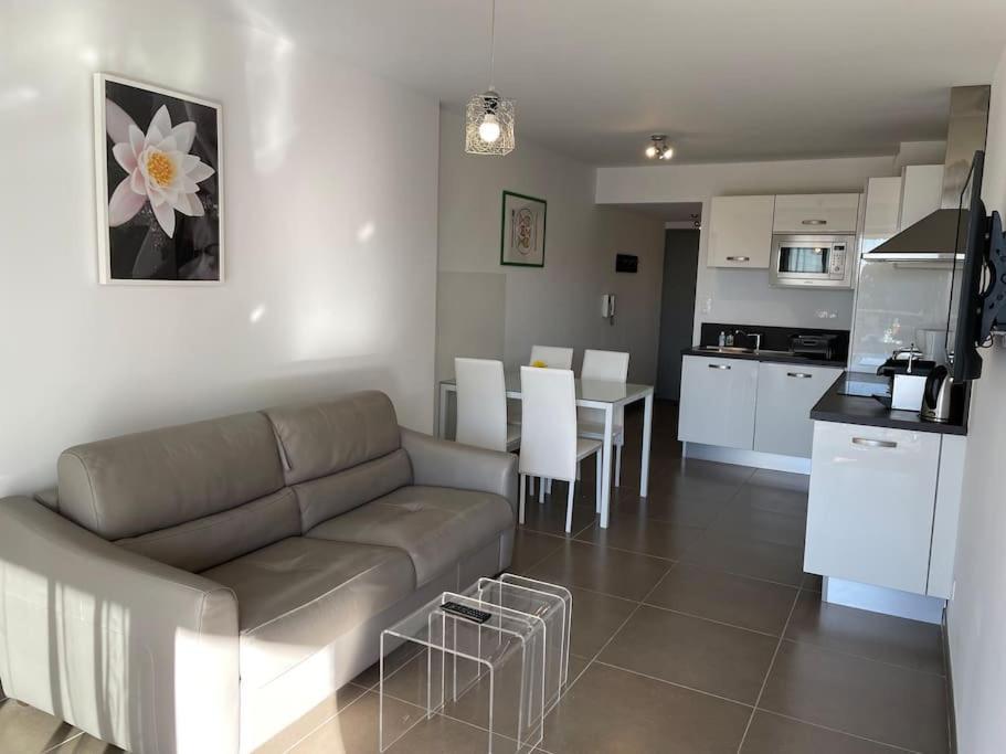 17 - Appartement Neuf, Parking Terrasse Et Jolie Vue 방돌 외부 사진