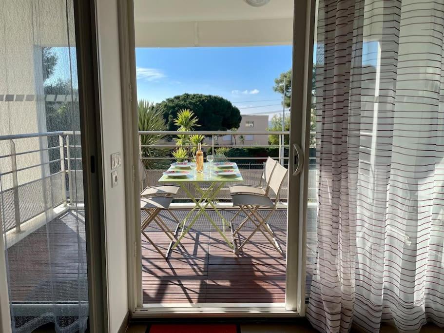 17 - Appartement Neuf, Parking Terrasse Et Jolie Vue 방돌 외부 사진