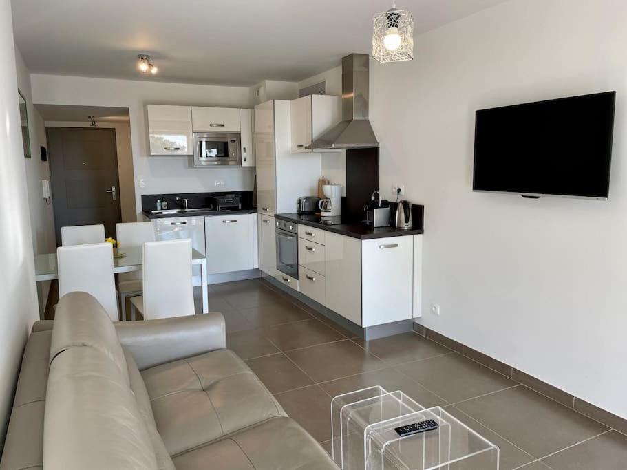 17 - Appartement Neuf, Parking Terrasse Et Jolie Vue 방돌 외부 사진